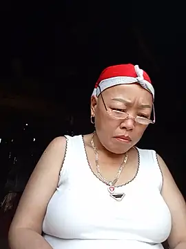 Snapshot of Agnes-baby chatting on 07-15-26, 01:01 Agnes-baby online show from 07-15-26, 01:01