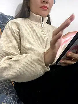 Snapshot of Avelyn-n chatting on 01-15-26, 06:28 Avelyn-n online show from 01-15-26, 06:28