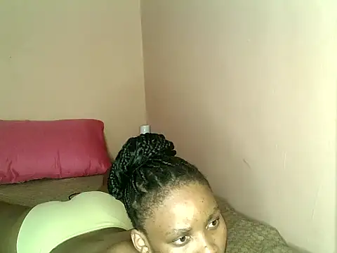 Snapshot of Cutenique chatting on 01-08-26, 11:49 Cutenique online show from 01-08-26, 11:49
