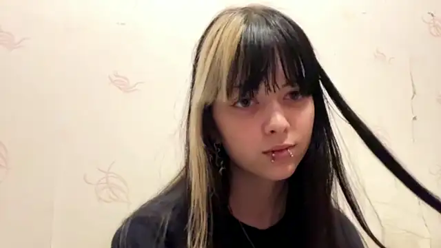 Snapshot of VeraDaisy chatting on 02-12-26, 06:29 VeraDaisy online show from 02-12-26, 06:29