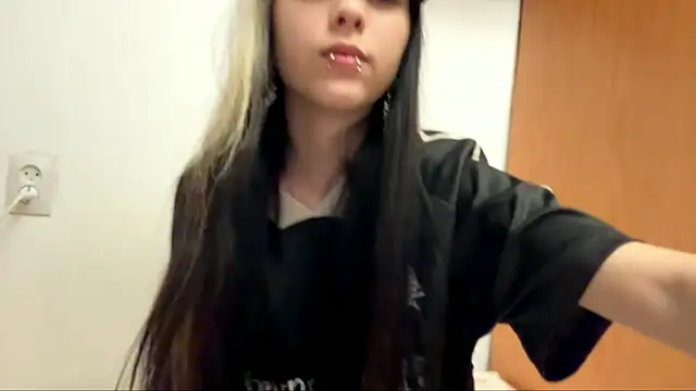 Snapshot of VeraDaisy chatting on 02-17-26, 06:38 VeraDaisy online show from 02-17-26, 06:38