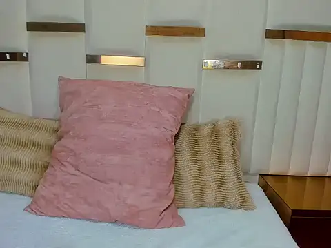 Snapshot of Brianna_HH chatting on 01-08-26, 02:01 Brianna HH online show from 01-08-26, 02:01