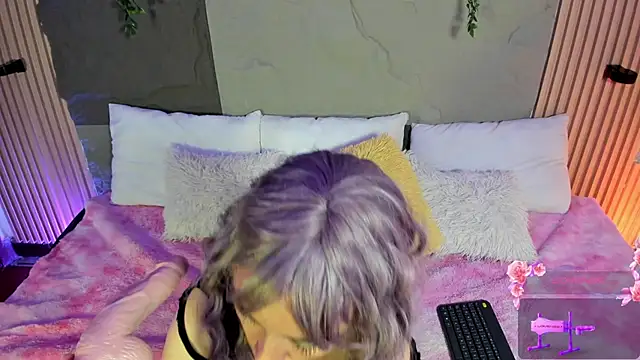 Emmayourgirl online show from 03-21-26, 09:30