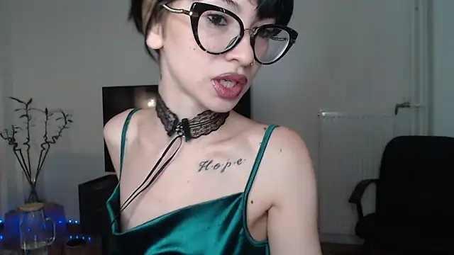 Snapshot of Marley_Queen chatting on 06-28-26, 09:04 Marley Queen online show from 06-28-26, 09:04