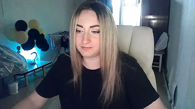 Snapshot of FoxyAnn12 chatting on 06-15-26, 02:39 FoxyAnn12 online show from 06-15-26, 02:39