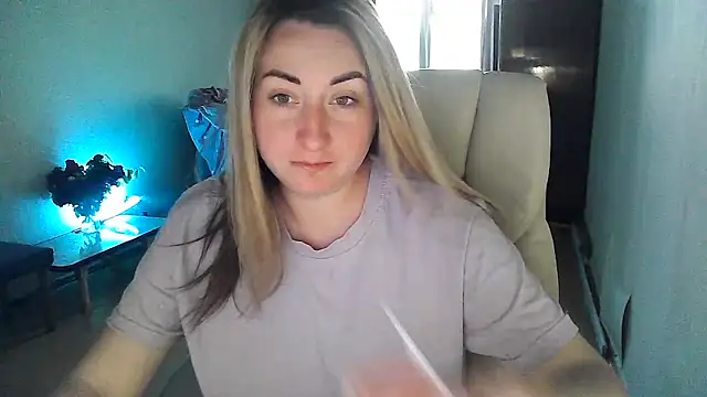 Snapshot of FoxyAnn12 chatting on 05-06-26, 11:47 FoxyAnn12 online show from 05-06-26, 11:47