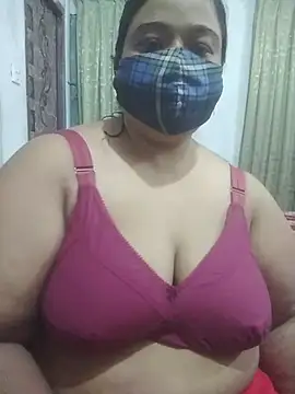Snapshot of momo_loves chatting on 06-28-26, 06:14 momo loves online show from 06-28-26, 06:14