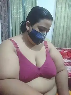 Snapshot of momo_loves chatting on 06-26-26, 02:06 momo loves online show from 06-26-26, 02:06