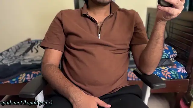 Snapshot of Ruthless_guyy chatting on 06-19-26, 06:47 Ruthless guyy online show from 06-19-26, 06:47
