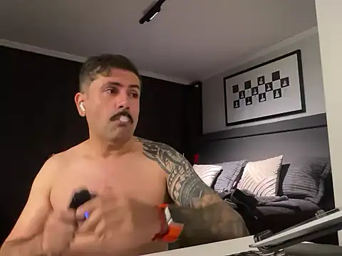 Snapshot of LukasMackenna chatting on 03-25-26, 10:47 LukasMackenna online show from 03-25-26, 10:47