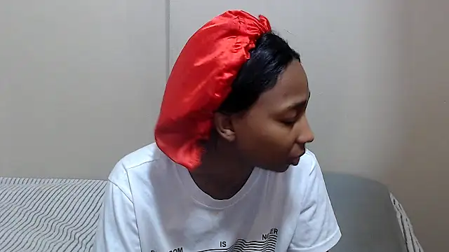 Snapshot of ExtraDoll chatting on 02-24-26, 10:05 ExtraDoll online show from 02-24-26, 10:05