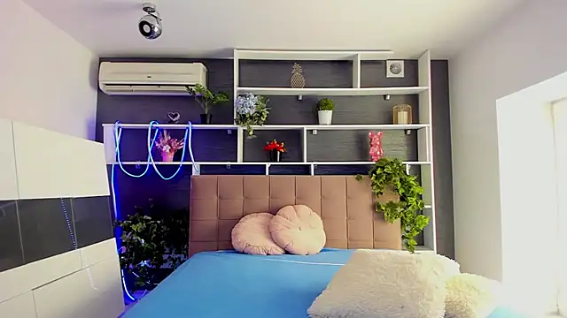 StephieRousee online show from 02-22-26, 06:27