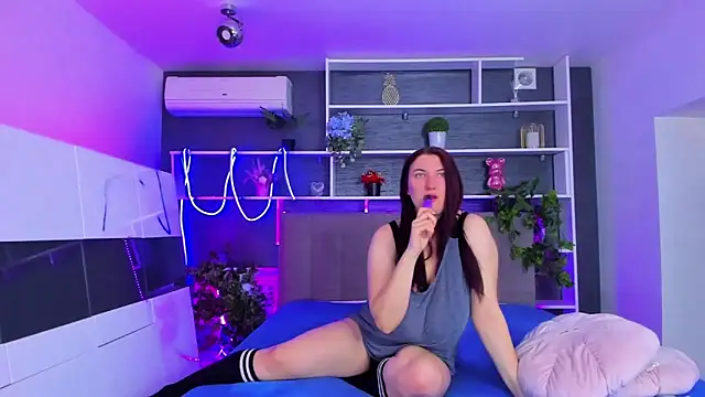 StephieRousee online show from 05-04-26, 05:33