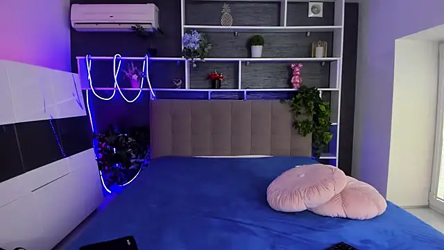 StephieRousee online show from 02-25-26, 06:24