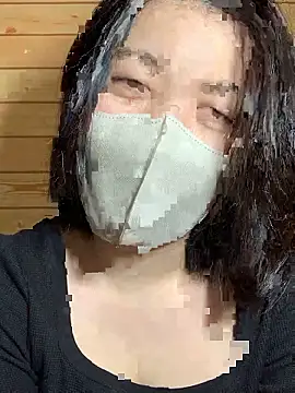 Snapshot of minami_room chatting on 01-17-26, 04:05 minami room online show from 01-17-26, 04:05