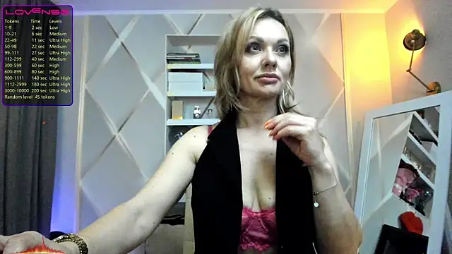 Snapshot of Monika-peach chatting on 06-19-26, 09:20 Monika-peach online show from 06-19-26, 09:20