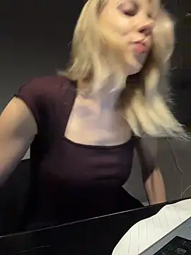 ElenaWhitmore online show from 01-18-26, 07:39