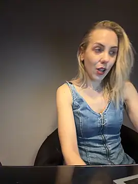 ElenaWhitmore online show from 05-01-26, 09:42