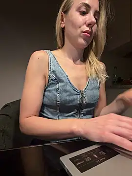 ElenaWhitmore online show from 06-07-26, 10:15