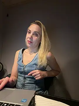 ElenaWhitmore online show from 06-17-26, 10:30