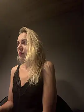 ElenaWhitmore online show from 06-09-26, 10:44