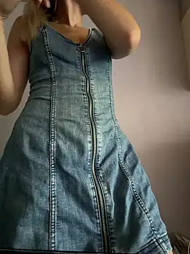 ElenaWhitmore online show from 08-05-26, 04:23