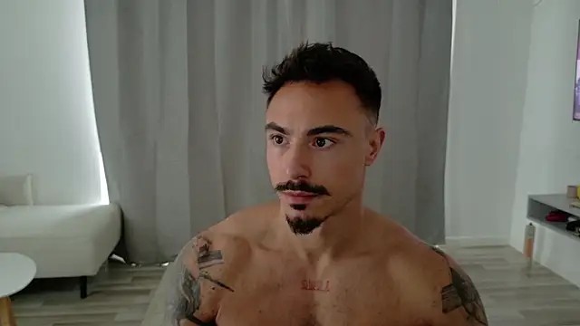 Snapshot of Master_Lukas chatting on 06-12-26, 10:24 Master Lukas online show from 06-12-26, 10:24