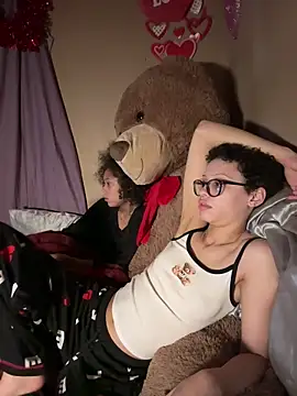 Snapshot of jojosbizarrelyf chatting on 02-15-26, 02:45 jojosbizarrelyf online show from 02-15-26, 02:45