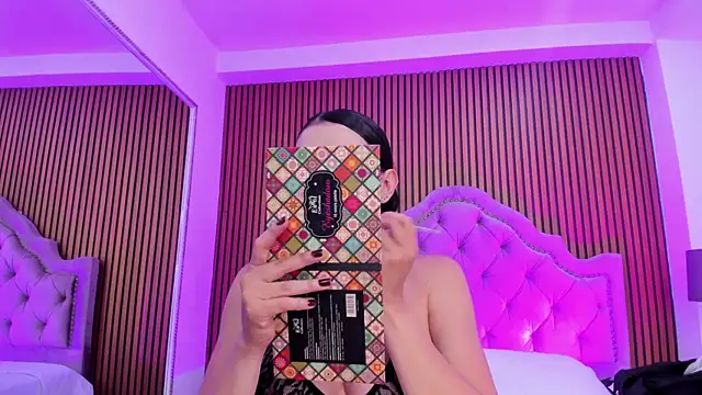 Snapshot of Violett_hott_ chatting on 01-10-26, 12:55 Violett hott online show from 01-10-26, 12:55