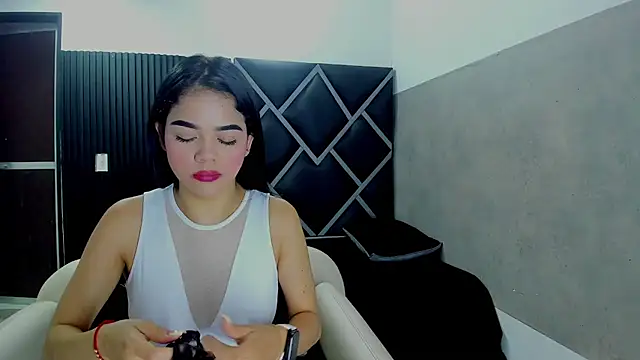 Snapshot of Luna__02 chatting on 07-03-26, 12:00 Luna 02 online show from 07-03-26, 12:00
