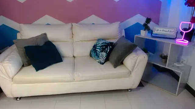 elena milf1 online show from 01-11-26, 04:36