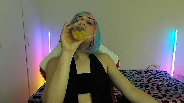 HoneyValentine online show from 03-15-26, 08:05