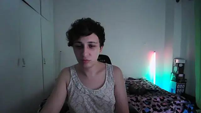 Snapshot of HoneyValentine chatting on 06-18-26, 07:30 HoneyValentine online show from 06-18-26, 07:30