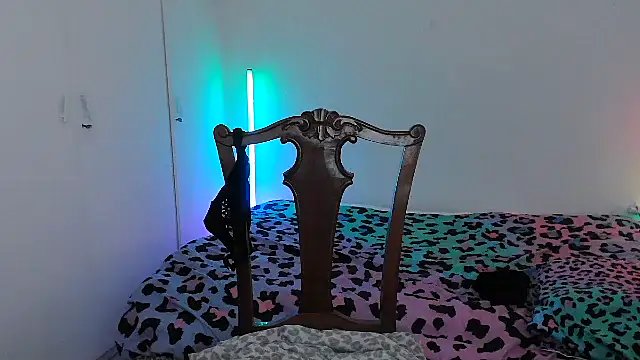 Snapshot of HoneyValentine chatting on 02-22-26, 07:55 HoneyValentine online show from 02-22-26, 07:55