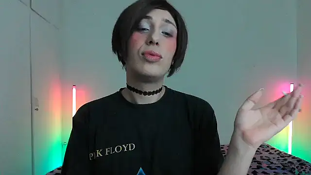 Snapshot of HoneyValentine chatting on 02-15-26, 11:25 HoneyValentine online show from 02-15-26, 11:25