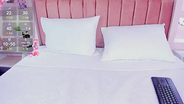 Snapshot of Katteyes__ chatting on 04-13-26, 12:53 Katteyes online show from 04-13-26, 12:53