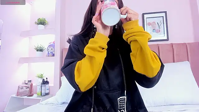 Snapshot of Katteyes__ chatting on 03-27-26, 01:12 Katteyes online show from 03-27-26, 01:12