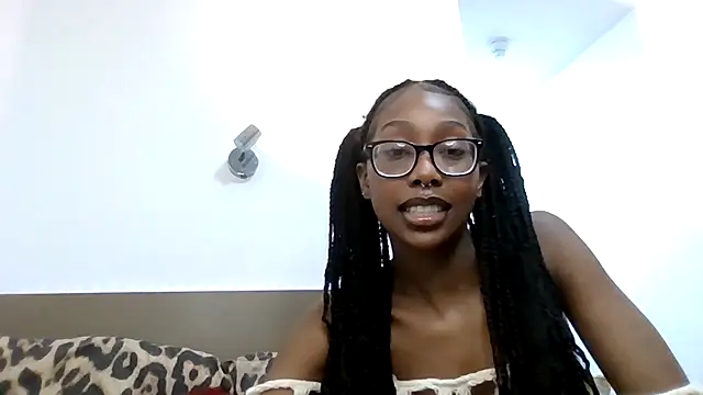 LolaUrFavGirlxxx online show from 01-11-26, 11:00