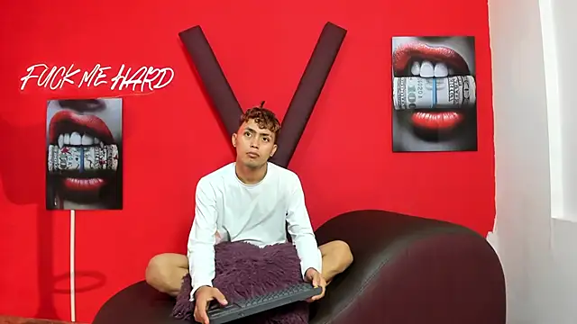 AVENGER BOYS2026 online show from 03-25-26, 07:13