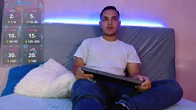 Snapshot of studentdeivy_ chatting on 02-25-26, 10:59 studentdeivy online show from 02-25-26, 10:59