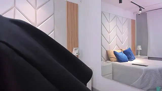 Snapshot of DafneBenett chatting on 01-15-26, 12:08 DafneBenett online show from 01-15-26, 12:08