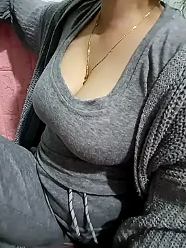 Tulip Giang online show from 01-09-26, 04:03