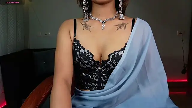 Snapshot of SugarAura chatting on 05-01-26, 05:18 SugarAura online show from 05-01-26, 05:18