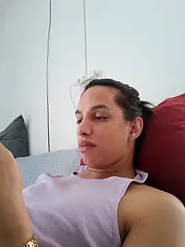 Snapshot of ofjuliaa chatting on 05-15-26, 05:55 ofjuliaa online show from 05-15-26, 05:55