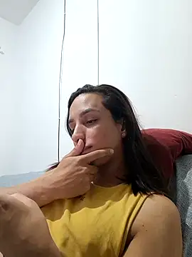 Snapshot of ofjuliaa chatting on 05-06-26, 02:48 ofjuliaa online show from 05-06-26, 02:48