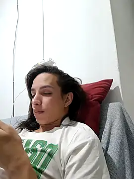 Snapshot of ofjuliaa chatting on 05-09-26, 01:31 ofjuliaa online show from 05-09-26, 01:31