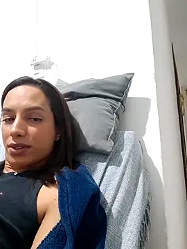 Snapshot of ofjuliaa chatting on 05-14-26, 12:07 ofjuliaa online show from 05-14-26, 12:07