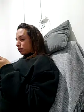 Snapshot of ofjuliaa chatting on 06-18-26, 02:32 ofjuliaa online show from 06-18-26, 02:32