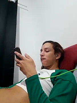 Snapshot of ofjuliaa chatting on 04-19-26, 11:18 ofjuliaa online show from 04-19-26, 11:18