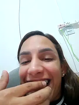 ofjuliaa online show from 02-16-26, 05:39